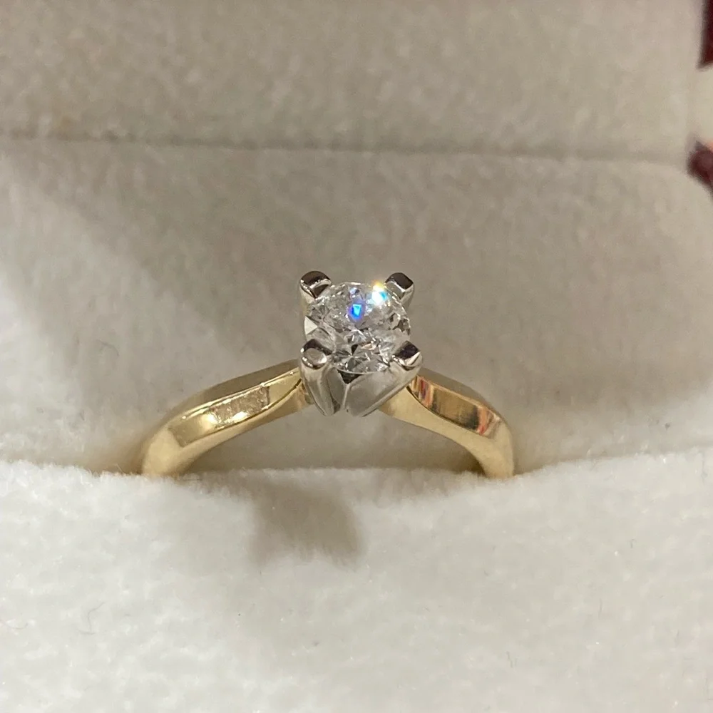 14k Elegant Gold natural mined Diamond solitaire - Picture 7 of 13